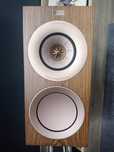 KEF R3 META  orzech (stan gabinetowy)