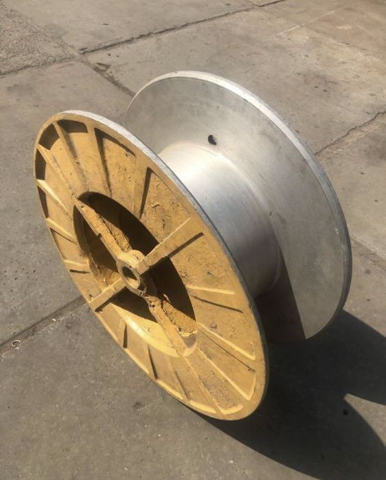 Котушка барабан до кабеля чи троса