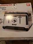 Toster Morphy Richards Venture Retro.