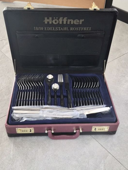 Nieużywany zestaw sztućców Höffner w walizce.