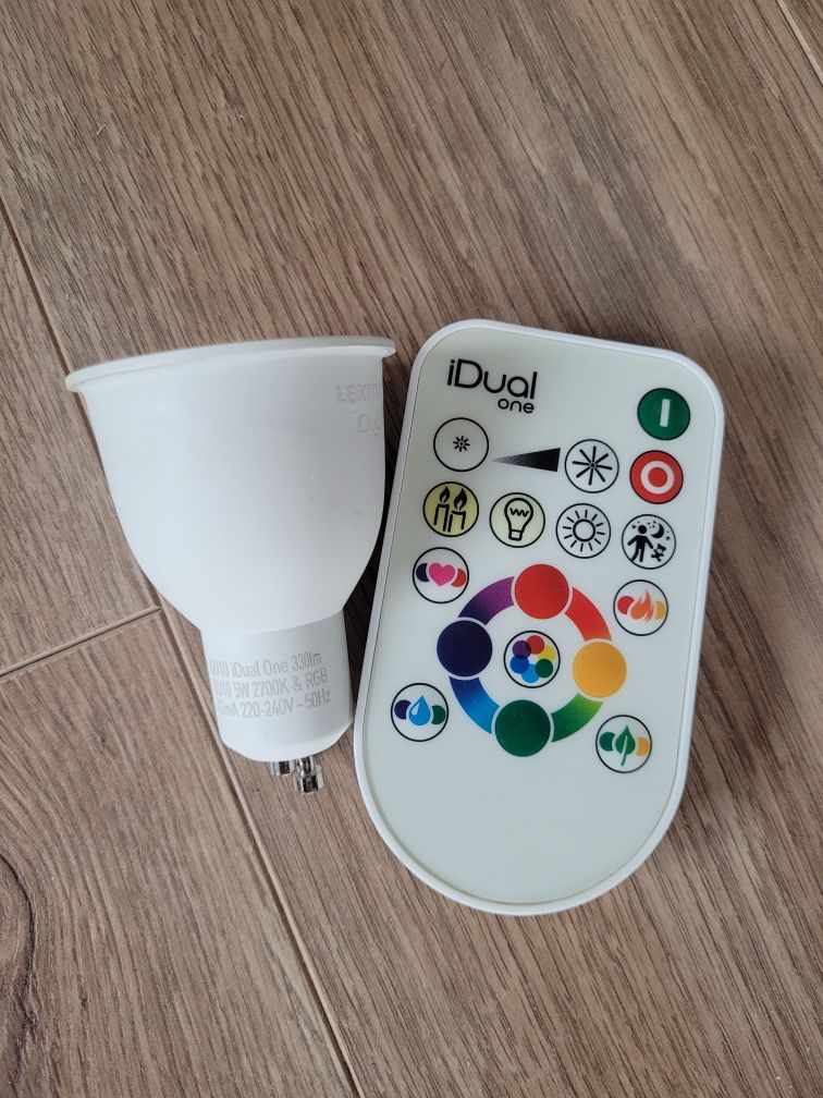 Kinkiet z wysięgnikiem Futuro czarny + żarówka RGB z pilotem, lampka