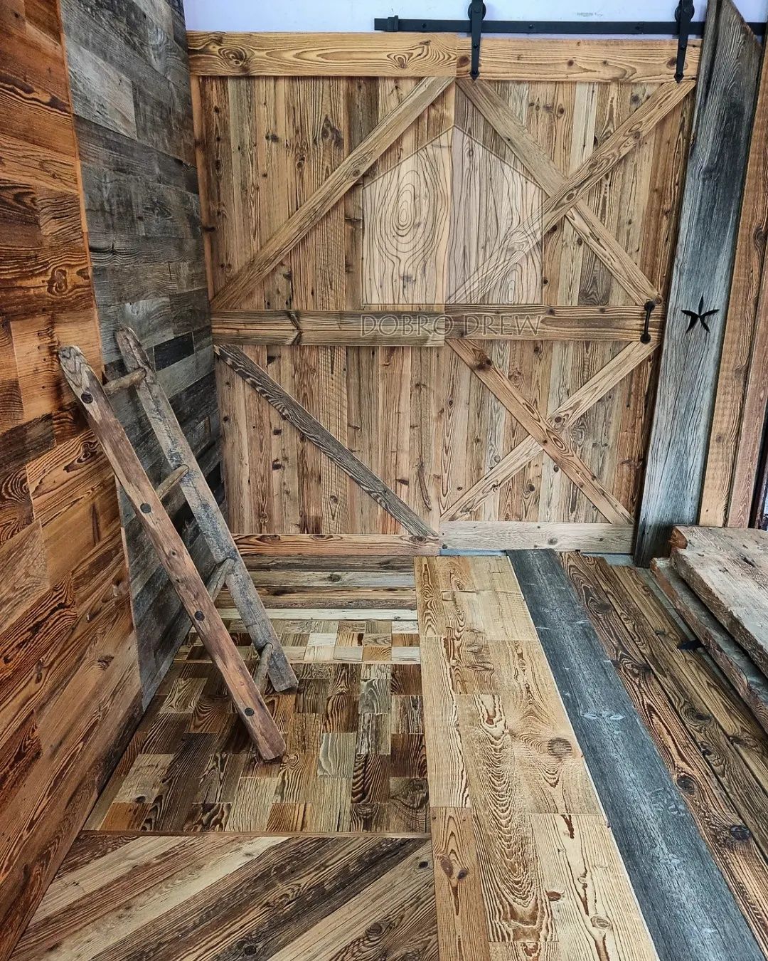 Stare drewno dekoracja deski belki wystrój wnętrz meble boazeria loft