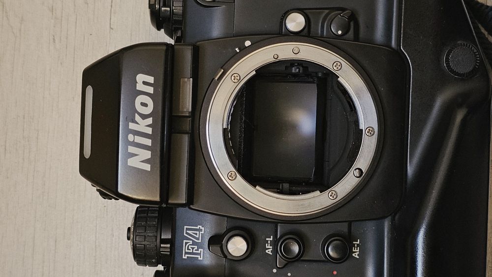 Nikon f4 plus obiektyw super stan