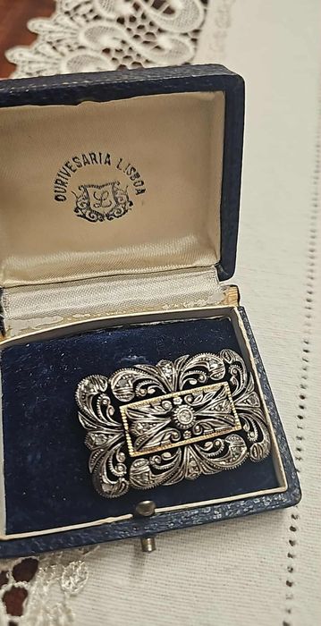 Pregadeira antiga em ouro e prata.