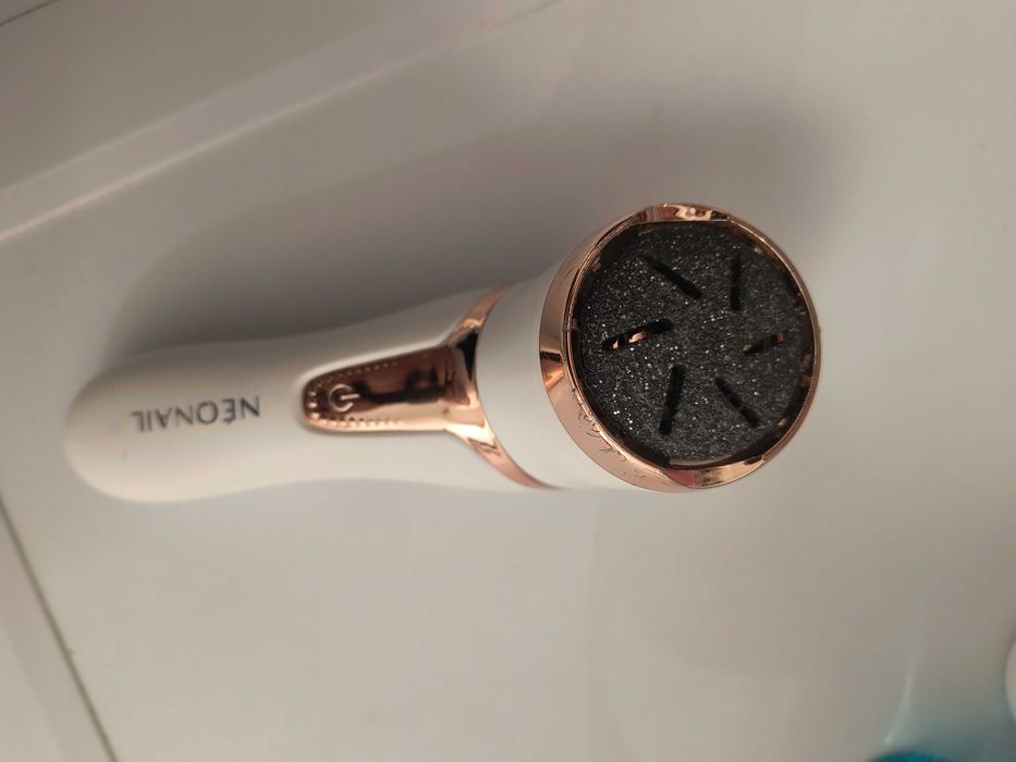 Wygładz stopy za pomocą tej elektrycznej frezarki