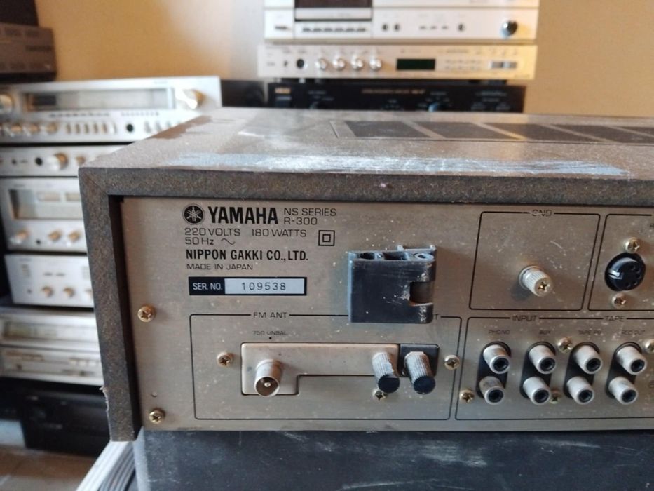 Amplituner Jamaha R-300