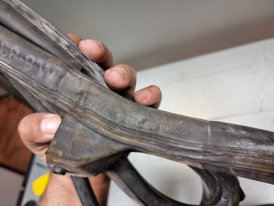 Borracha da porta do pendura, NOVA, Mercedes 190