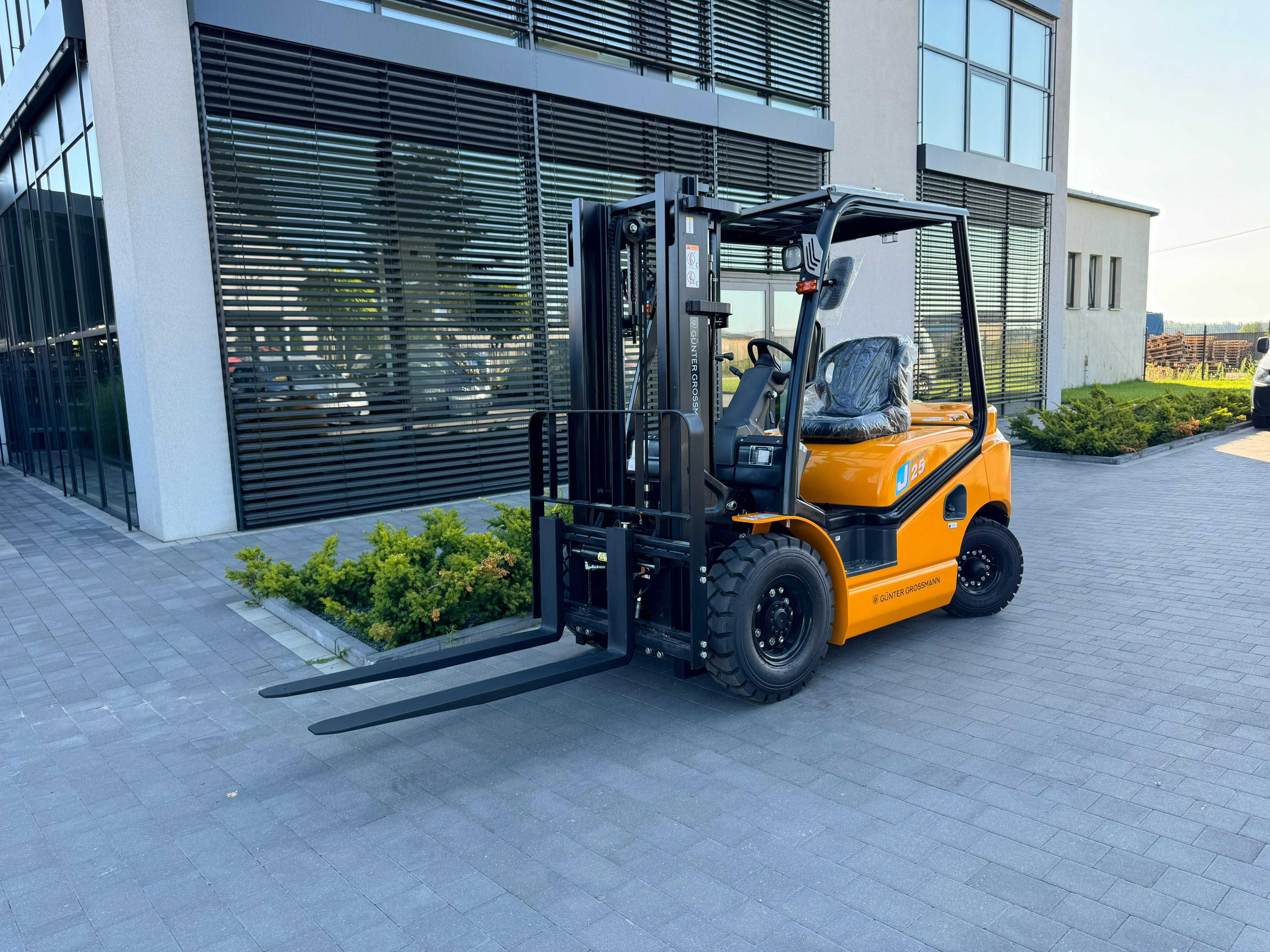Nowy wózek  Gunter Grossmann 2,5T triplex, 3 lata gwarancji, Hyundai