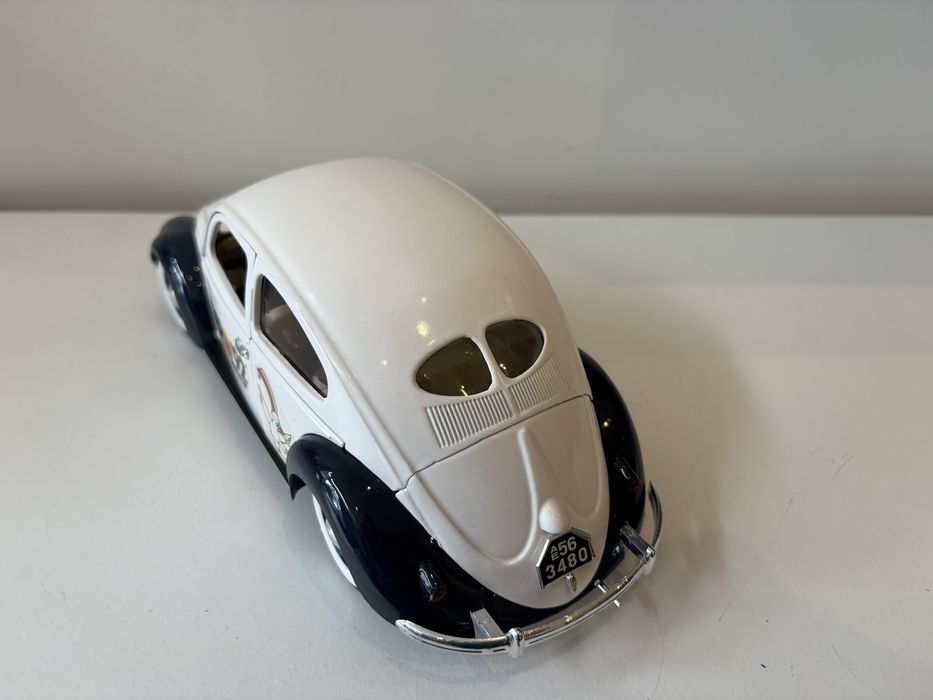 Model Volkswagen Beetle Garbus 1:18 Solido (bburago maisto welly)