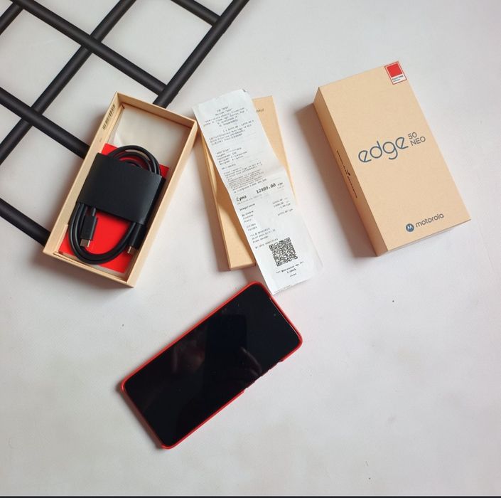 motorola edge 50 neo з обсягом пам'яті 8/256ГБ
