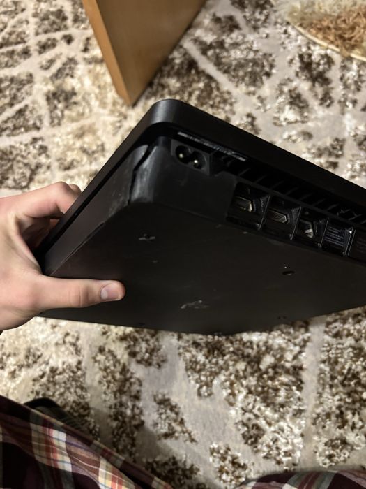 Продам PS4 slim 500gb