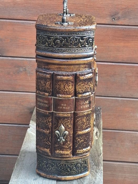 dekoracyjne pudło wzorowane