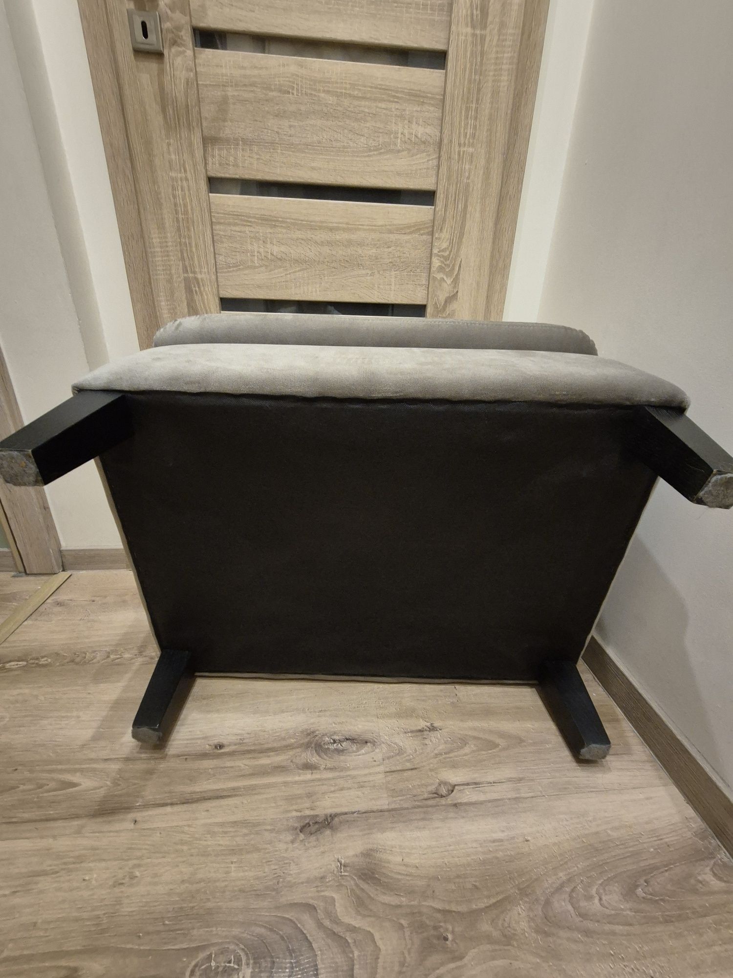 elegancka pufa Vasto marki LINNEO