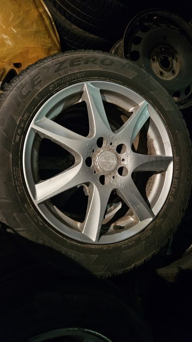 Зимова гума шини пірелі 215 60 17 18рік