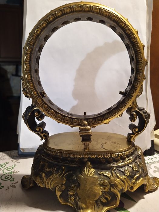 Елемент інтер'єру з бронзи