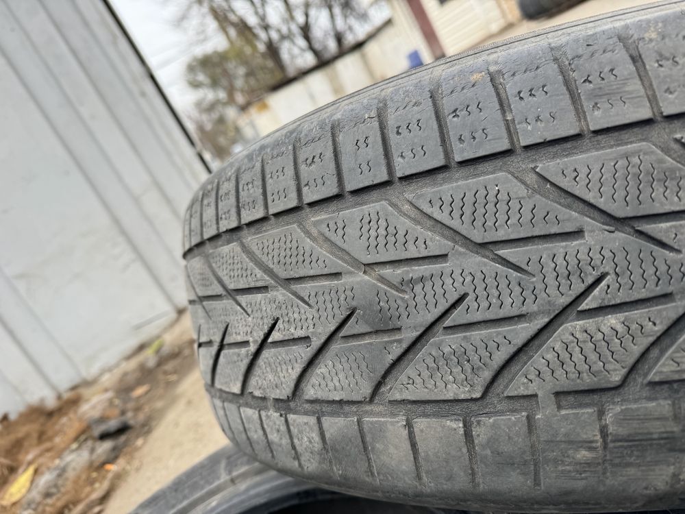 Зимняя пара 225/60 r17 Toyo