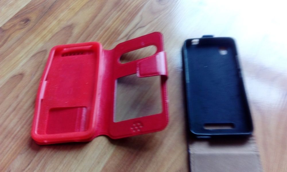 Etui do telefonu w kolorze niebieskim