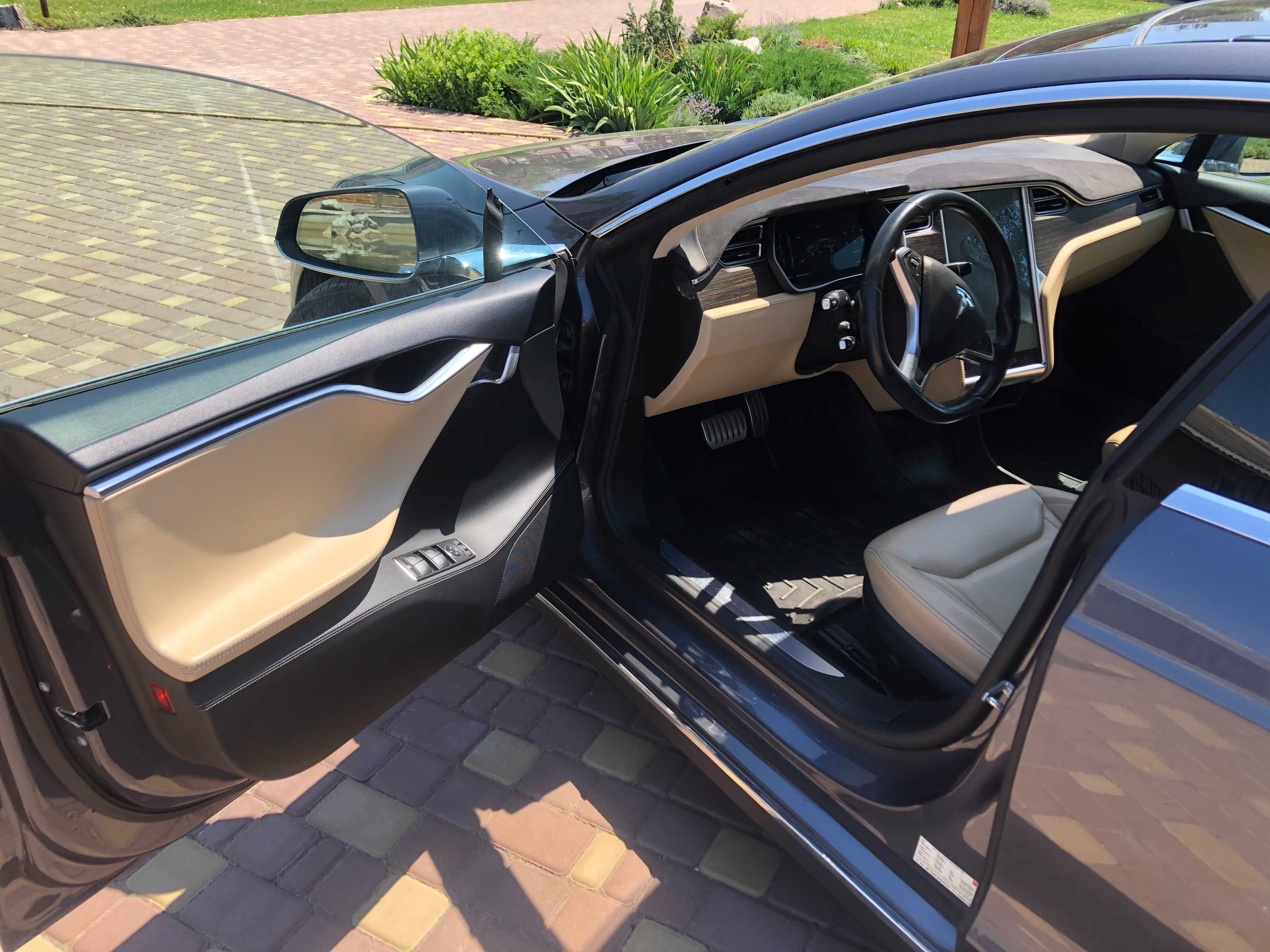 Tesla Model S P85D (700 к.с.)