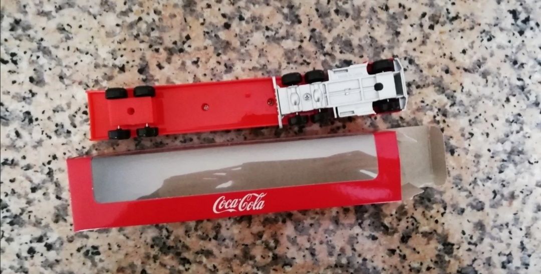 12 Camiões de Brincar Coca Cola + 2 Abre Caricas Coca Cola