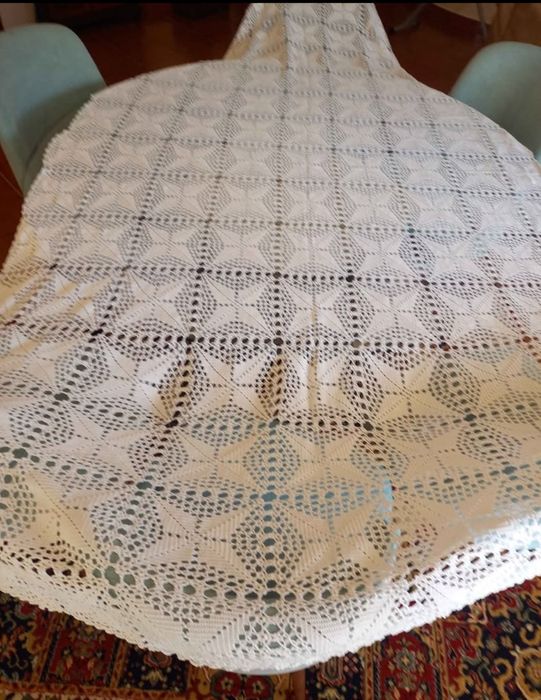 Toalha de mesa em renda retangular com 2,65x1,5m,