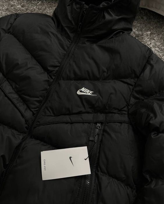 Нова зимова куртка Nike