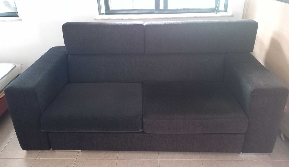Sofá preto semi novo