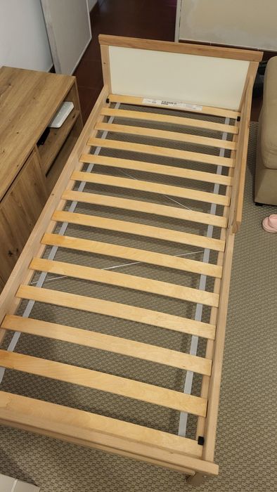 Cama Sniglar + Estrado Luroy
Preço novo 79€
Vendo conjunto por 40€
Sem