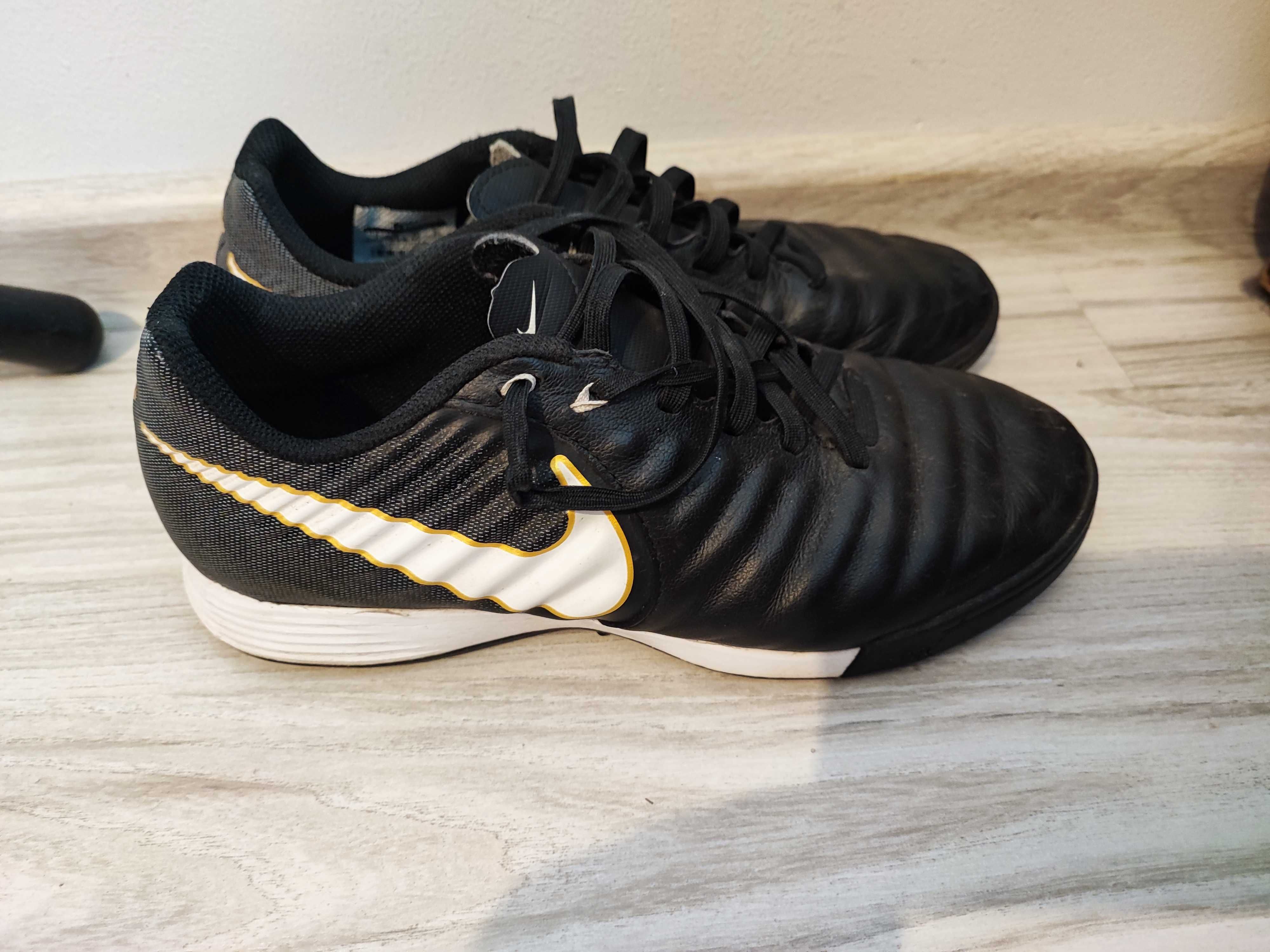 Korki Turfy 38 NIKE