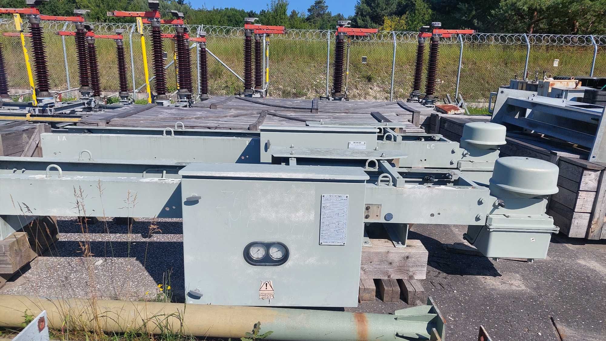 Wyłącznik 110kV w izolacji gazu SF6 typu 3AQ1 EG Siemens, rok 1992