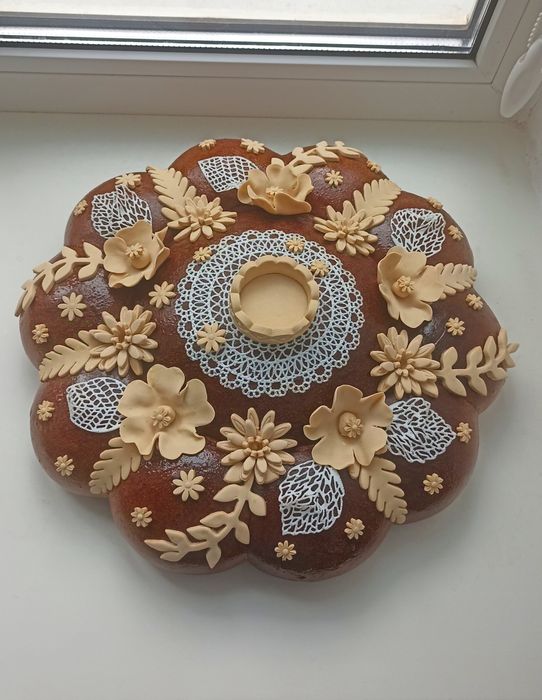 Коровай святковий, коровай ювілейний, шишки весільні, паска домашня.