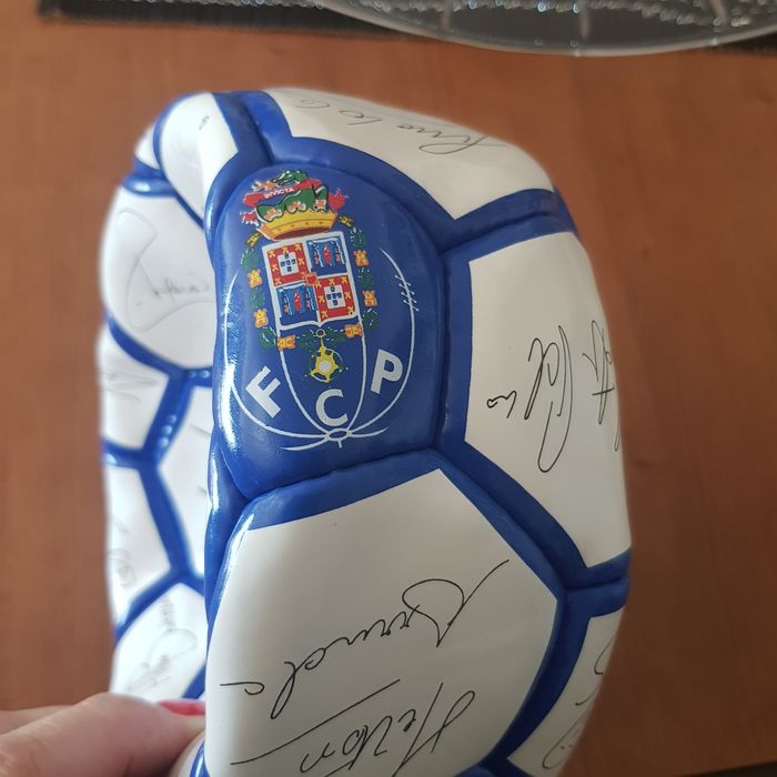 Bola do FCP autografada