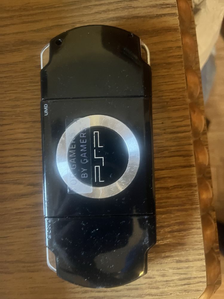 dwie uszkodzone konsole psp