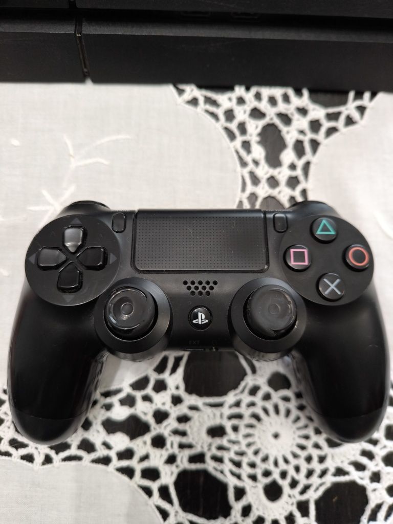Playstation 4 - 500Gb com 2 Jogos