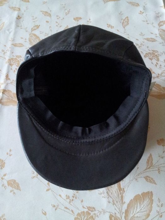 Nowa czapka skórzana zamszowa z daszkiem czarna, rozm. 52