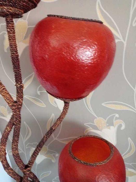 Candeeiro de pé Gulaman, com 3 globos tom coral - Gato Preto