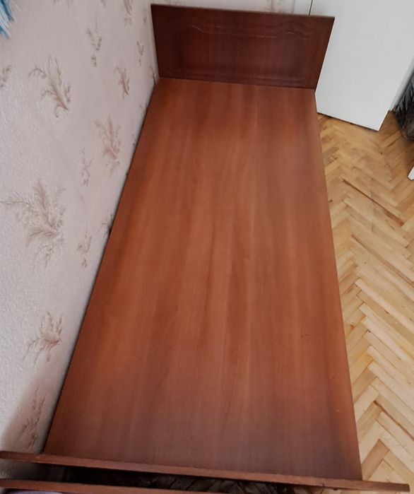 Ліжко в гарному стані