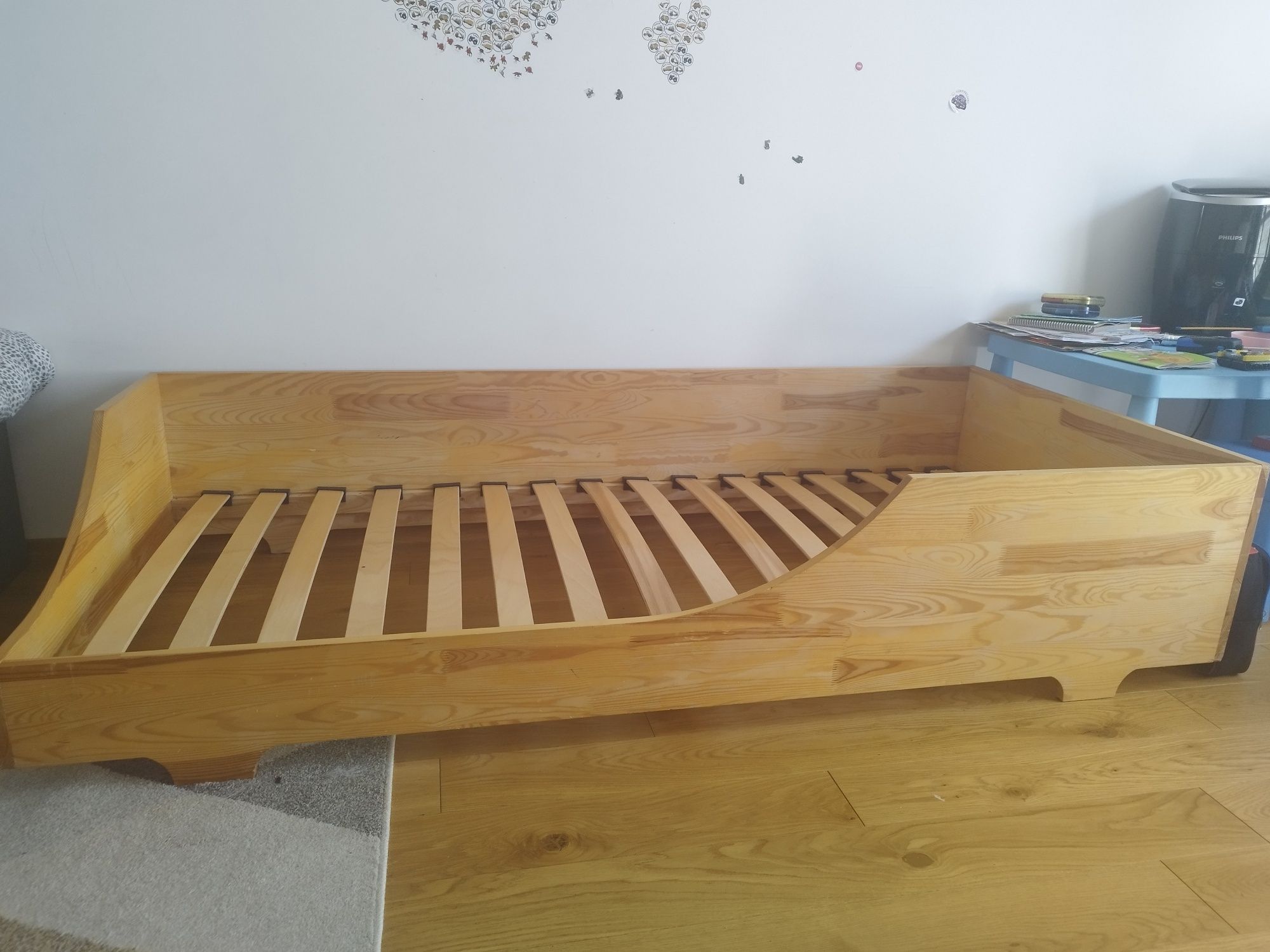 Piękne drewniane łóżko 180x80