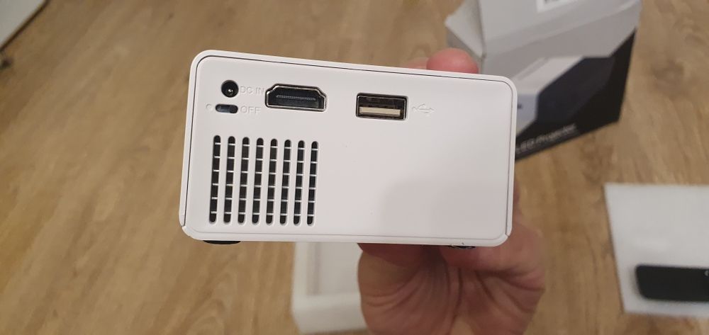 Міні проектор GTEQY YK10