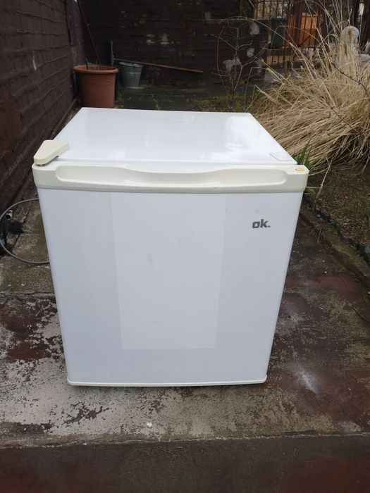 Mała zamrażarka 2 półkowa firmy ok.energooszczędna A+.