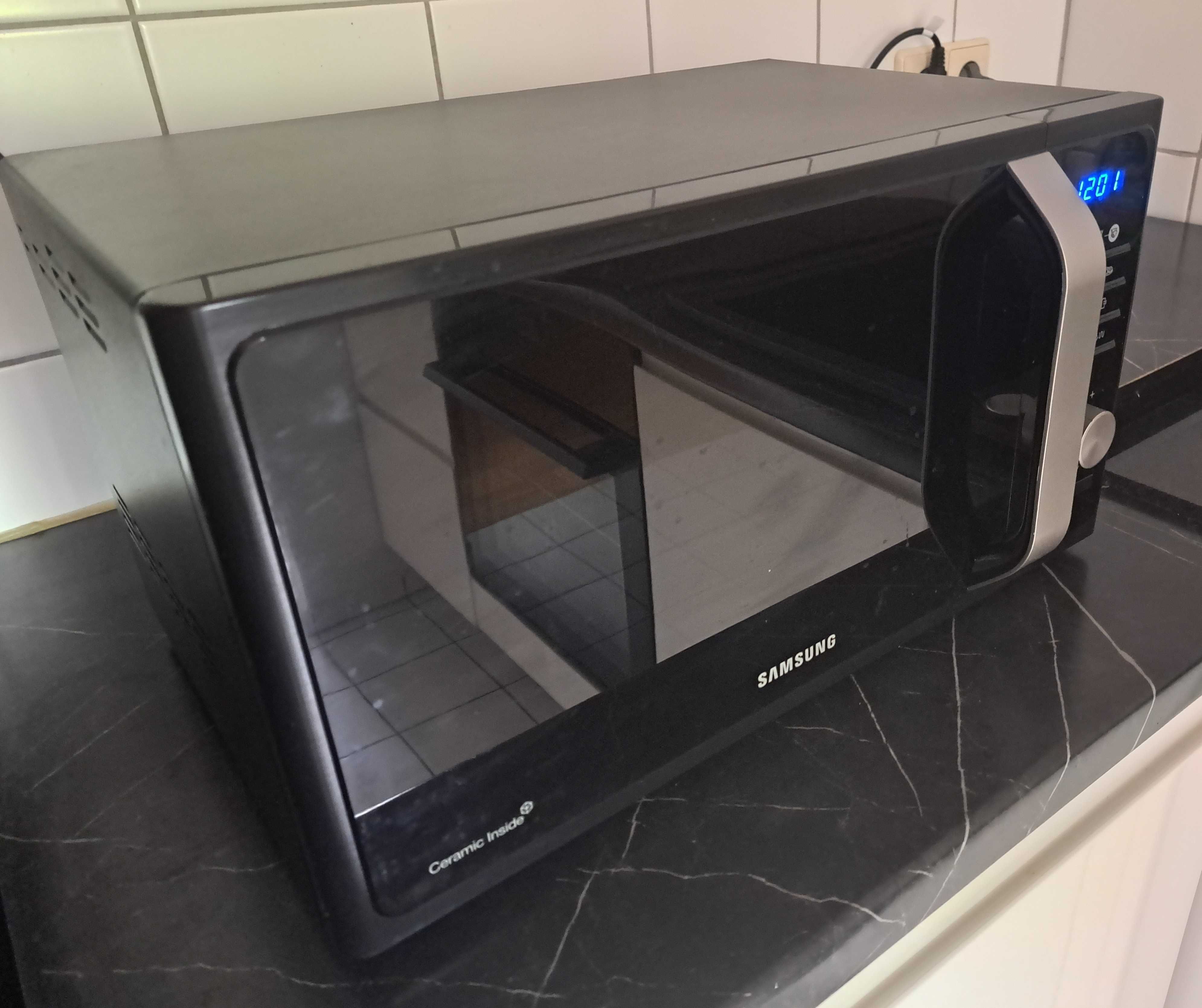 Kuchenka mikrofalowa 800W Samsung MG23F301TAK