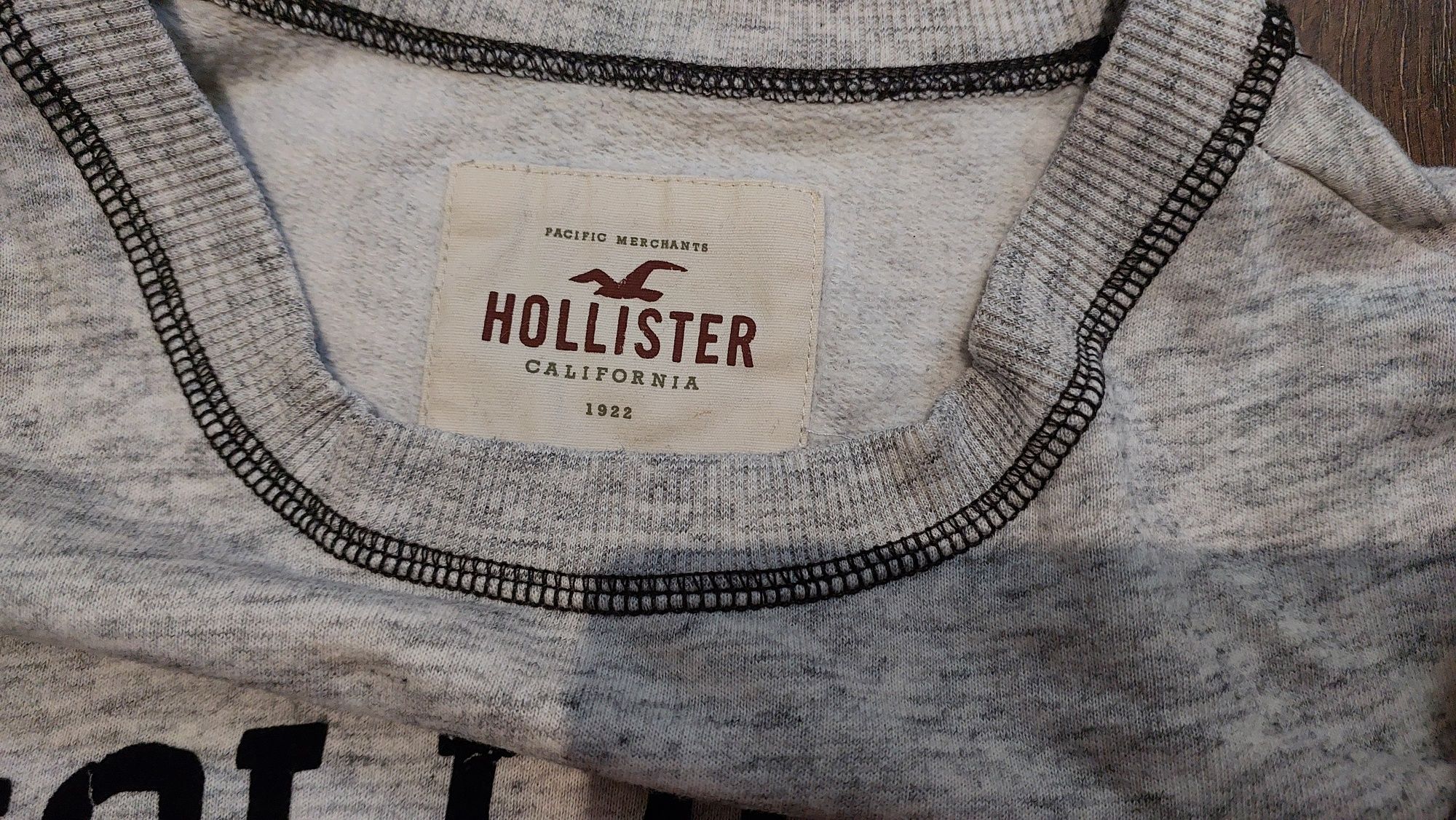 Сіра кофта Hollister