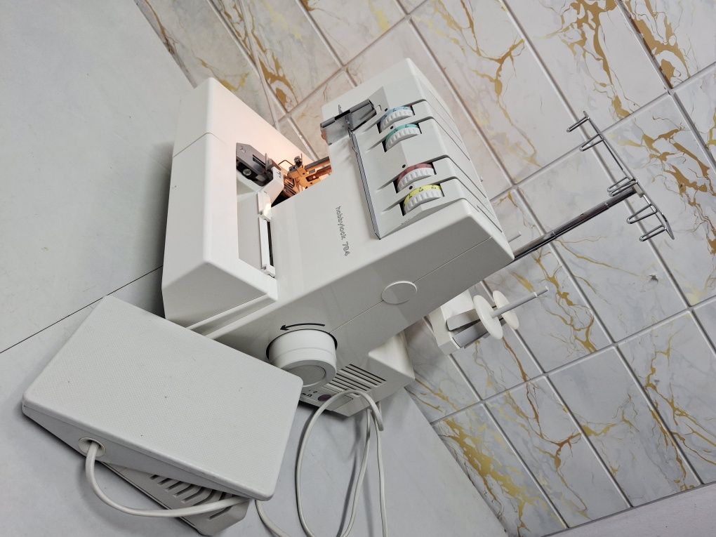 PFAFF overlok jak nowy