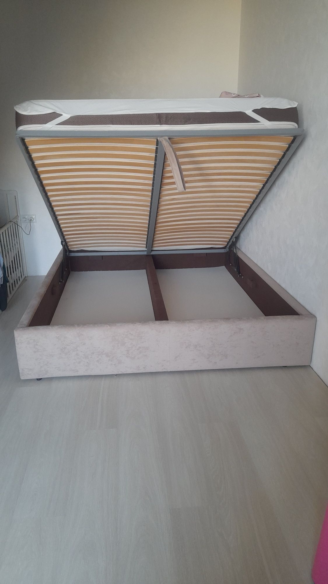 Кровать 160×200,матрас