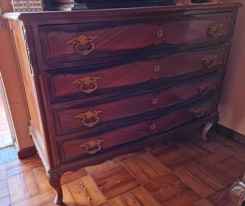 Mobília antiga de quarto