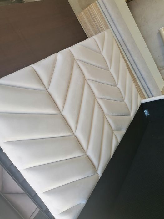 Łóżko tapicerowane jodełka panele glamour beż jasne welwet welur łoże