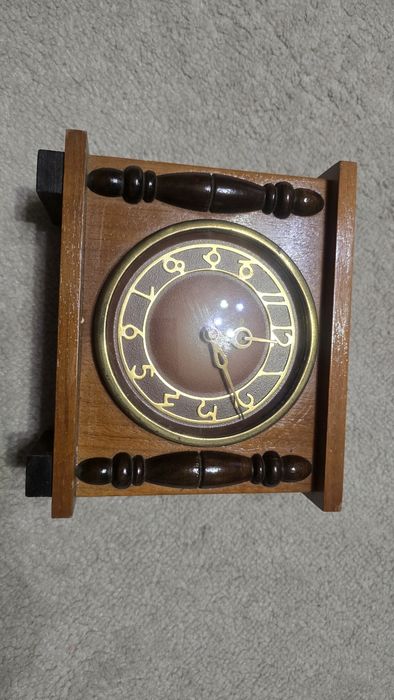 Годинник настільний