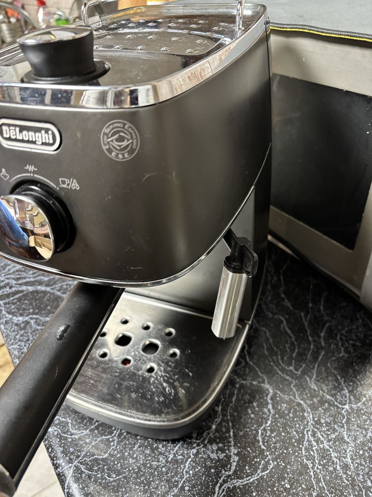 Кофеварка Delonghi  ECI341.BK