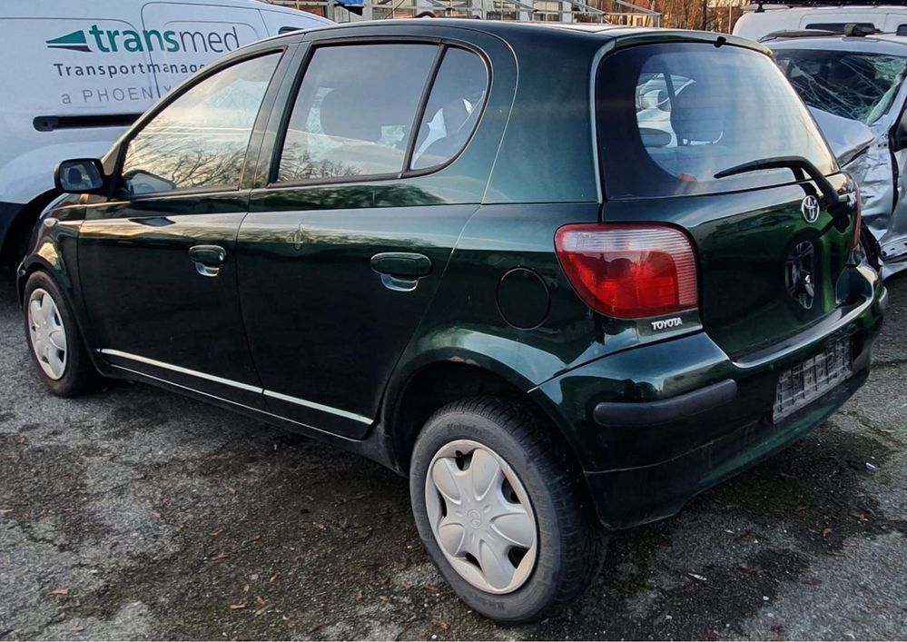 Автомобіль на запчастини Toyota Yaris 2000 1.0b