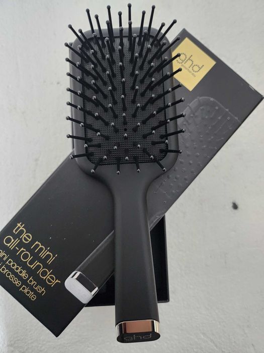 Mini szczotka do włosów ghd The Mini All-Rounder Paddle Brush.