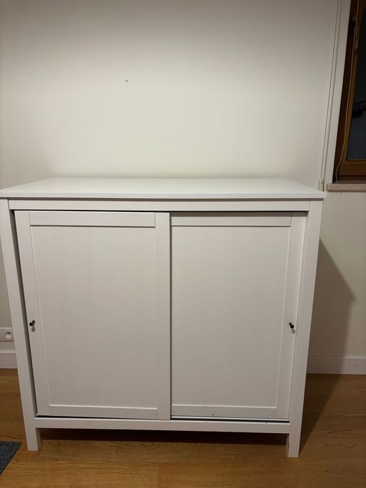 Komoda Ikea z przesuwnymi drzwiami